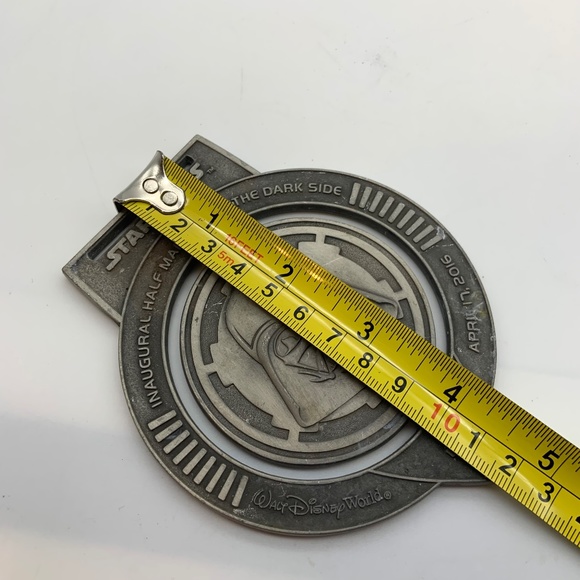 Disney World Star Wars Inaugural Half Marathon The Dark Side April 2016 Medal - Picture 10 of 11